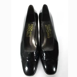 SALVATORE FERRAGAMO SIZE 8AAA BLACK LEATHER SHOES